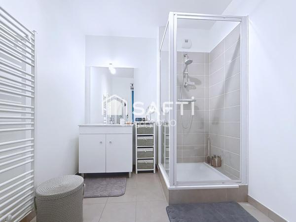 À 700 mètres  de la mer avec une place de parking privative