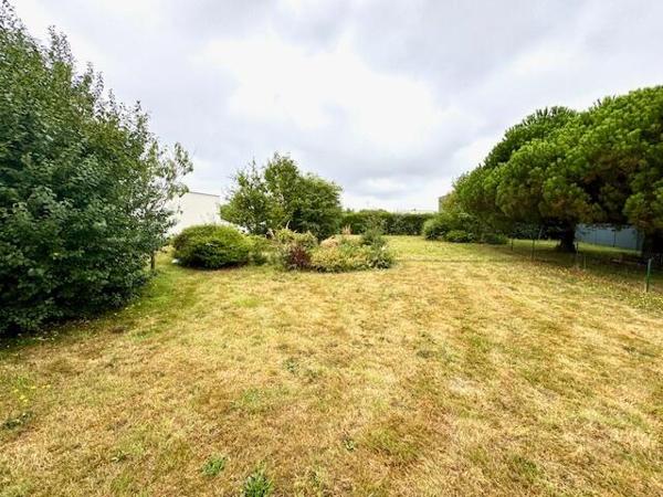 1 km du centre et des commodités - terrain plat de 697 m2