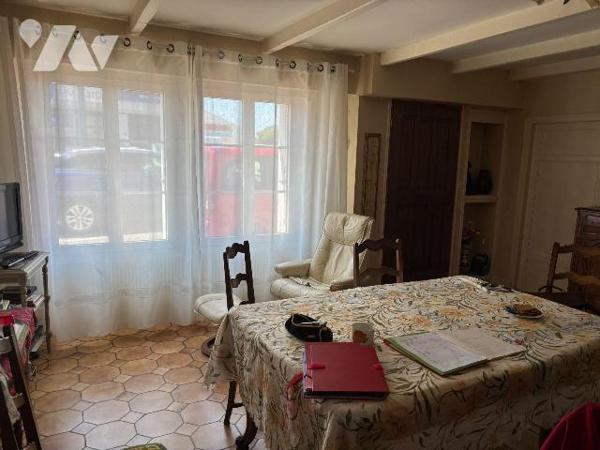 Maison a Vendre à BRIEC, en Finistère Sud (29), au Coeur du Bourg, Maison d'habitation comprena...