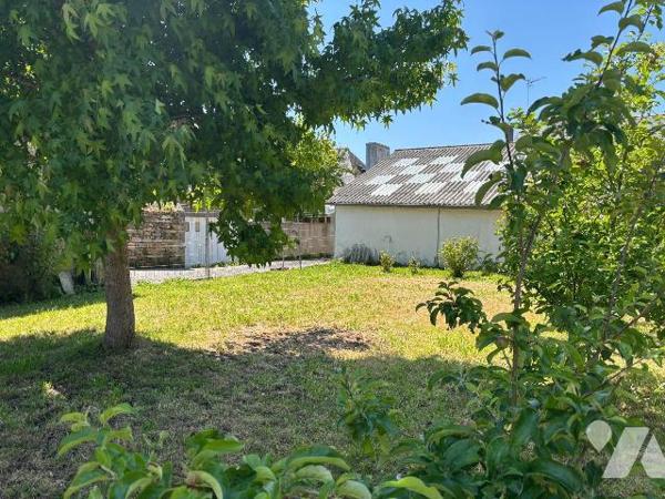 Maison a Vendre à BRIEC, en Finistère Sud (29), au Coeur du Bourg, Maison d'habitation comprena...