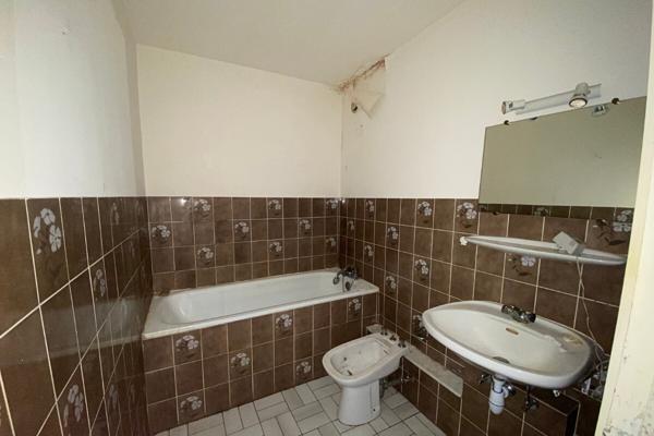 Appartement 2 pièces 53 m² à rénover