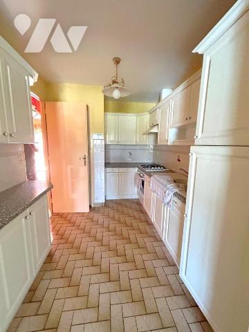 Charmante propriété avec dépendances, parc animalier et installations équestres – Terrain de 5 676 m