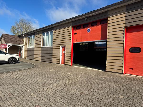LOCAL PROFESSIONNEL A BELFORT 400M² SUR  1292M² de terrain