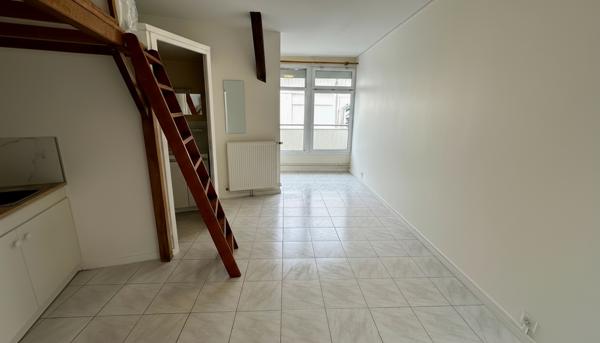 Studio - Tours - secteur Velpeau  dans une impasse