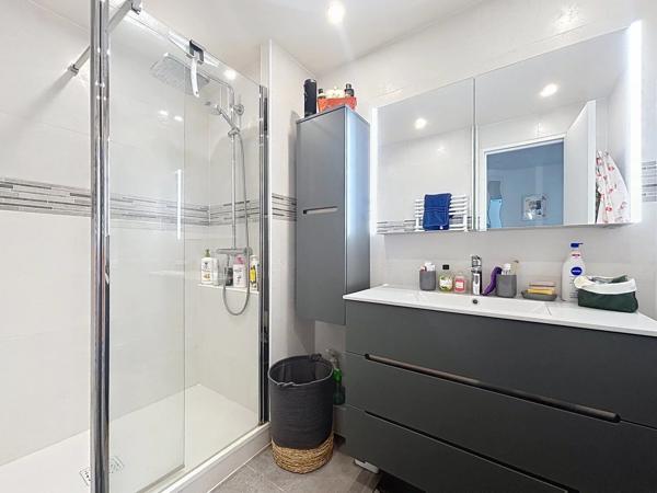 Vente                                                      Appartement
                        
                     3 pièces                      70 m2                     à Brunoy