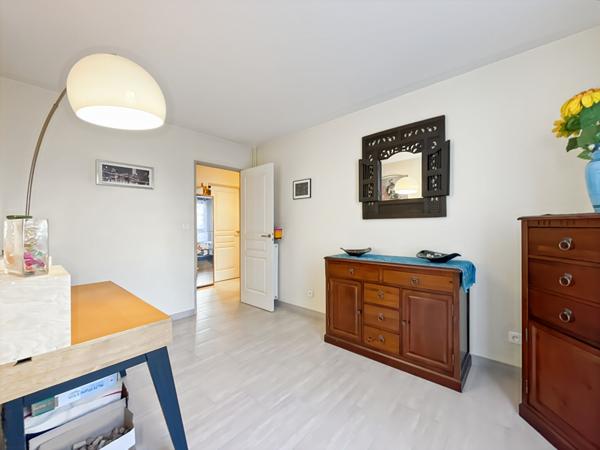 APPARTEMENT DE TYPE 3/4 PIÈCES AU CALME