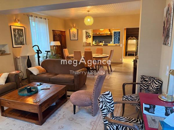 Maison à AMPLEPUIS, 69550 - 5 pièces 200m²