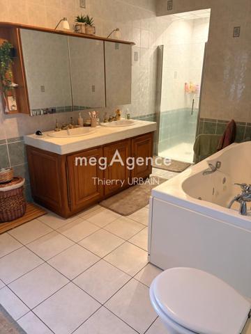 Maison à AMPLEPUIS, 69550 - 5 pièces 200m²