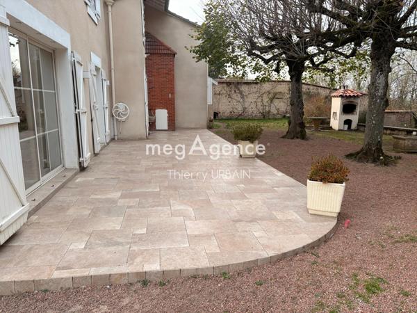 Maison à AMPLEPUIS, 69550 - 5 pièces 200m²