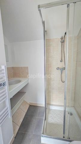 Appartement totalement rénové avec place de parking privative à vendre 1 pièces ETRECHY (91)