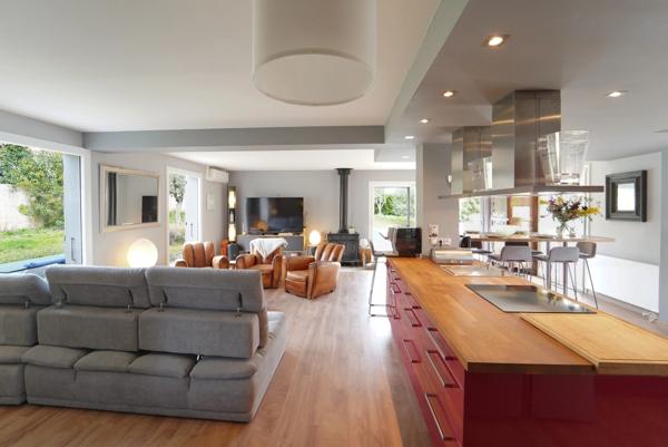 Dpt Haute Garonne (31), à vendre  maison P7 de 183 m² - Terrain de 1 816,00 m²