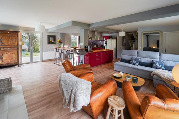 Dpt Haute Garonne (31), à vendre  maison P7 de 183 m² - Terrain de 1 816,00 m²