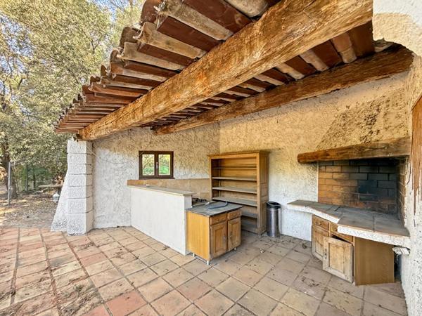 À vendre propriété à Carpentras avec piscine et gîtes