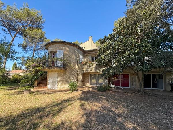 À vendre propriété à Carpentras avec piscine et gîtes