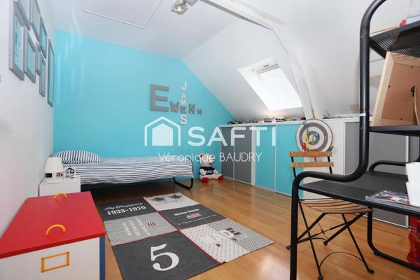 A Servon sur Vilaine, belle maison en pierre.