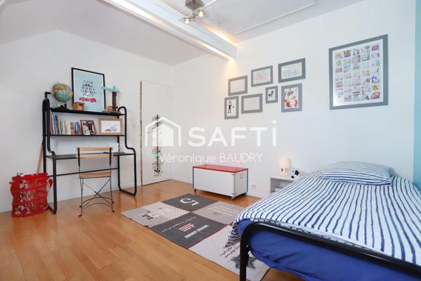 A Servon sur Vilaine, belle maison en pierre.