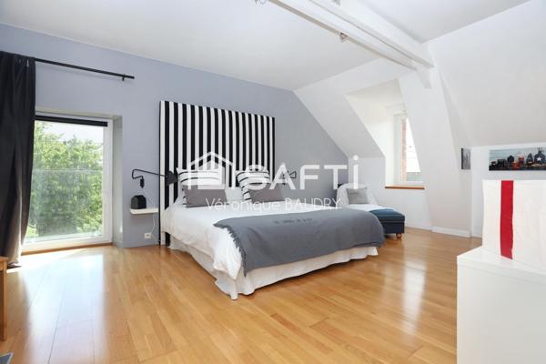 A Servon sur Vilaine, belle maison en pierre.