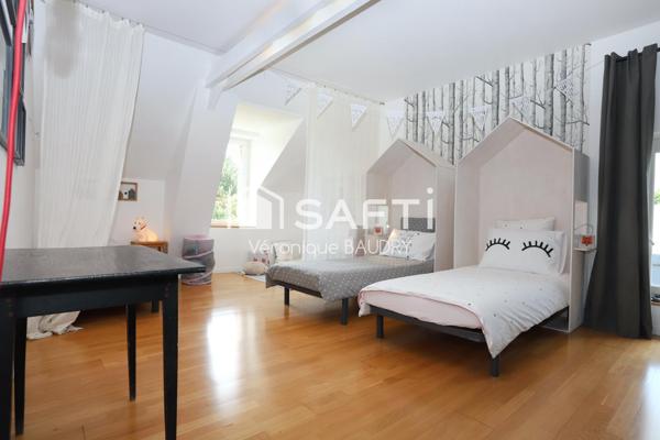 A Servon sur Vilaine, belle maison en pierre.