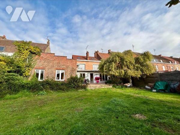 Maison atypique de 215 m² à deux pas du centre-ville ? Fort potentiel d'aménagement

À vendre...