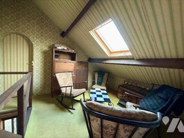 Maison atypique de 215 m² à deux pas du centre-ville ? Fort potentiel d'aménagement

À vendre...