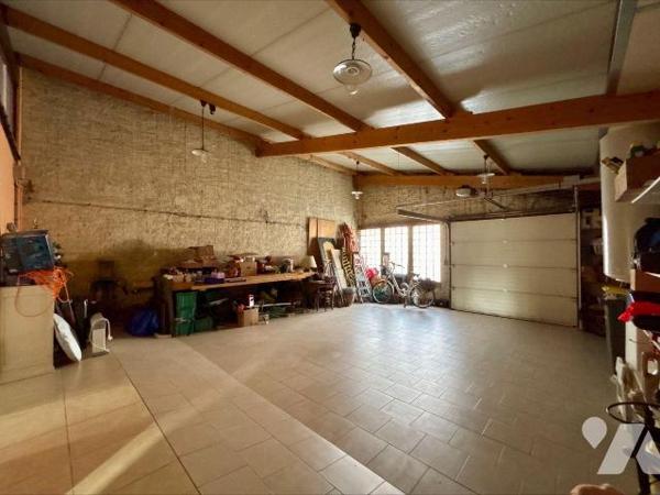 Maison atypique de 215 m² à deux pas du centre-ville ? Fort potentiel d'aménagement

À vendre...