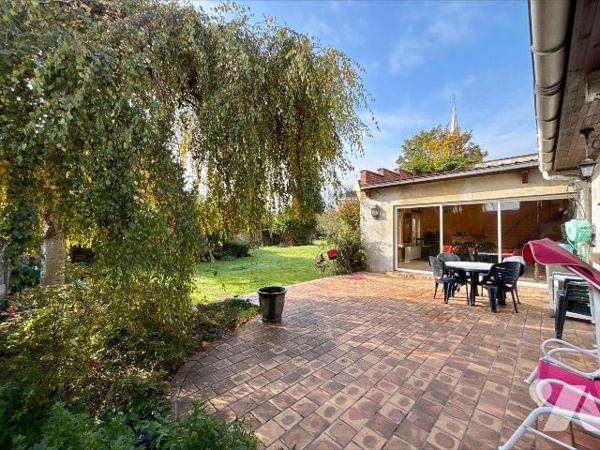 Maison atypique de 215 m² à deux pas du centre-ville ? Fort potentiel d'aménagement

À vendre...