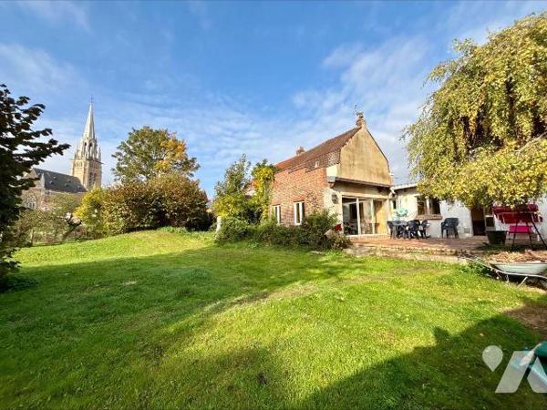 Maison atypique de 215 m² à deux pas du centre-ville ? Fort potentiel d'aménagement

À vendre...