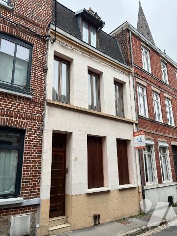 Maison avec 3 chambres, petite cour