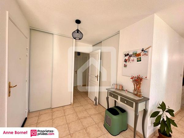 Appartement 3 pièces en rez-de-jardin 70 m2, 2 parkings, piscines, tennis