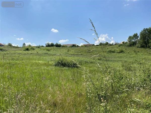 Terrain à Batir à vendre à Saint-Priest-Bramefant dans le Puy-de-Dôme (63310), ref : 2021/643-03020