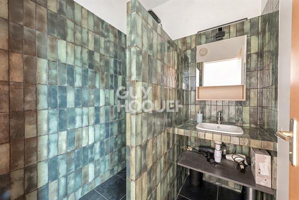 Le canal Saint Martin au bout de la rue