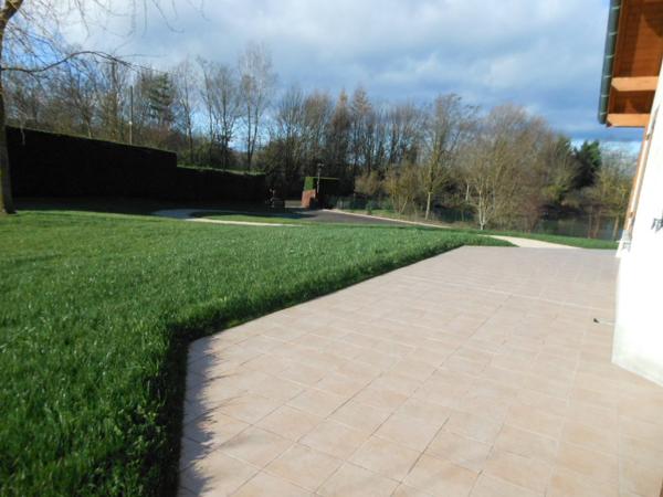 Loue Viriat, belle Maison cossue de 178 m² + triple garage beau terrain arboré