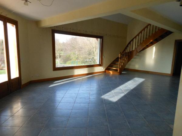 Loue Viriat, belle Maison cossue de 178 m² + triple garage beau terrain arboré