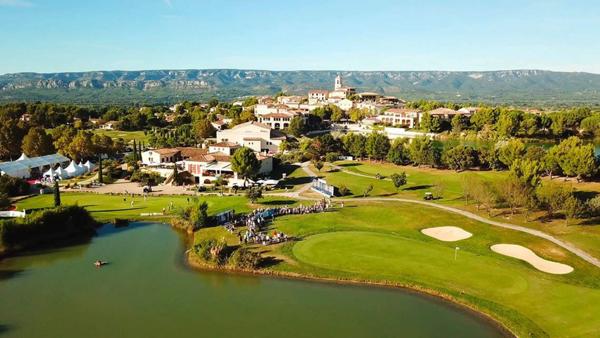 la douceur de vivre au cœur de la Provence au domaine de Pont Royal : propriété de 190 m2, 1700 2 de terrain, avec piscine et dépendance.