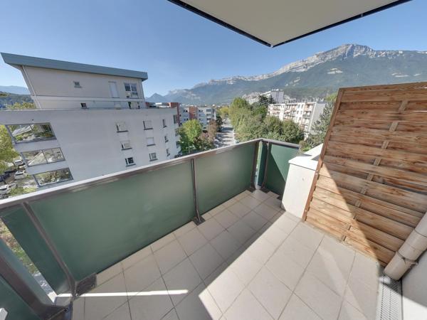 BEAU 2 PIECES + CUISINE AVEC 21M² D'EXTERIEURS DANS COPROPRIETE RECENTE ECHIROLLES NOUVEAU CENTRE