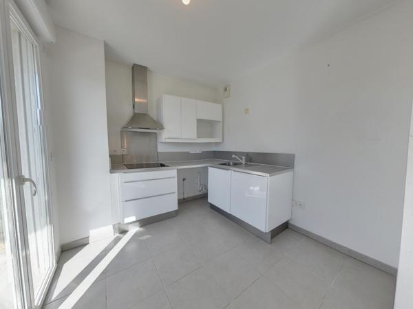 BEAU 2 PIECES + CUISINE AVEC 21M² D'EXTERIEURS DANS COPROPRIETE RECENTE ECHIROLLES NOUVEAU CENTRE