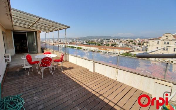 Appartement à vendre    4 pièces • 153,72 m2 Marseille 1
