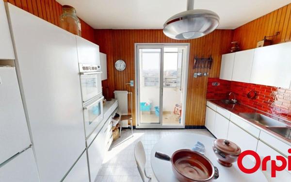 Appartement à vendre    4 pièces • 153,72 m2 Marseille 1