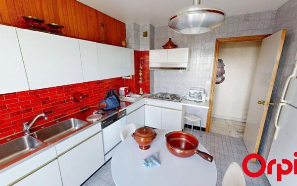 Appartement à vendre    4 pièces • 153,72 m2 Marseille 1