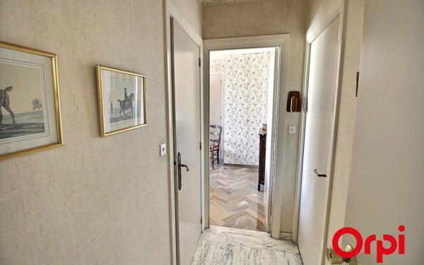 Appartement à vendre    4 pièces • 153,72 m2 Marseille 1