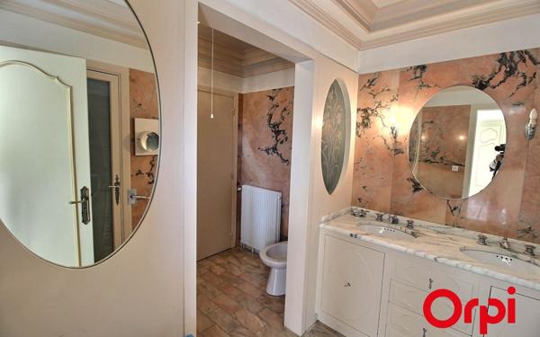 Appartement à vendre    4 pièces • 153,72 m2 Marseille 1