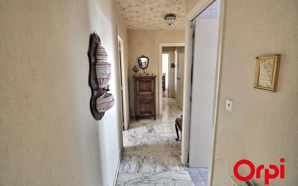 Appartement à vendre    4 pièces • 153,72 m2 Marseille 1
