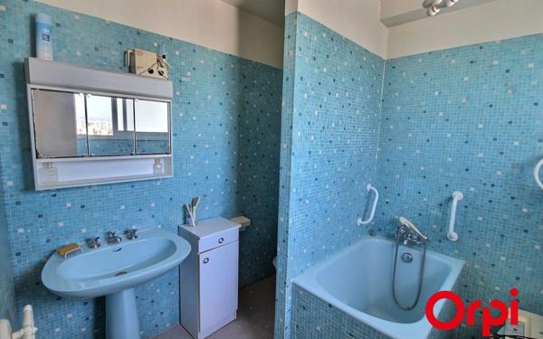 Appartement à vendre    4 pièces • 153,72 m2 Marseille 1