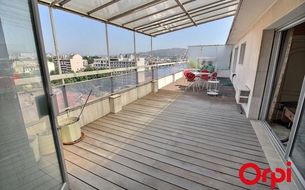 Appartement à vendre    4 pièces • 153,72 m2 Marseille 1
