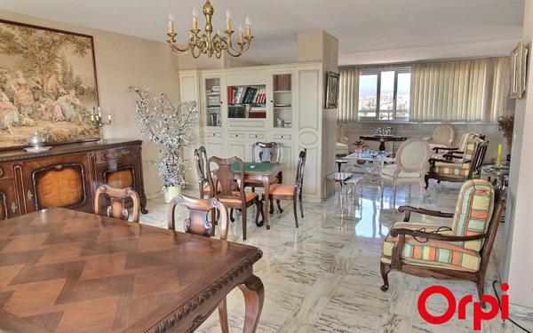 Appartement à vendre    4 pièces • 153,72 m2 Marseille 1