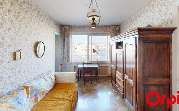 Appartement à vendre    4 pièces • 153,72 m2 Marseille 1