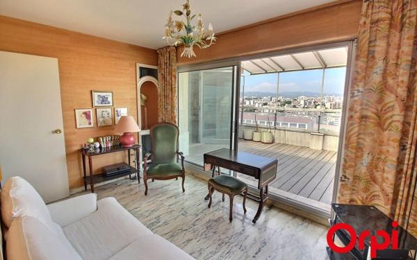 Appartement à vendre    4 pièces • 153,72 m2 Marseille 1