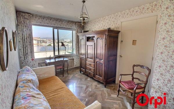 Appartement à vendre    4 pièces • 153,72 m2 Marseille 1