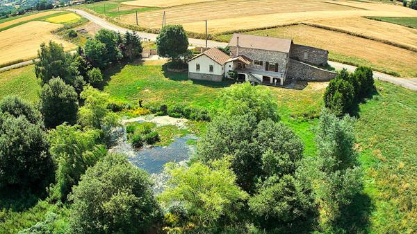 Grande propriété avec piscine à Saint-Arcons-de-Barges