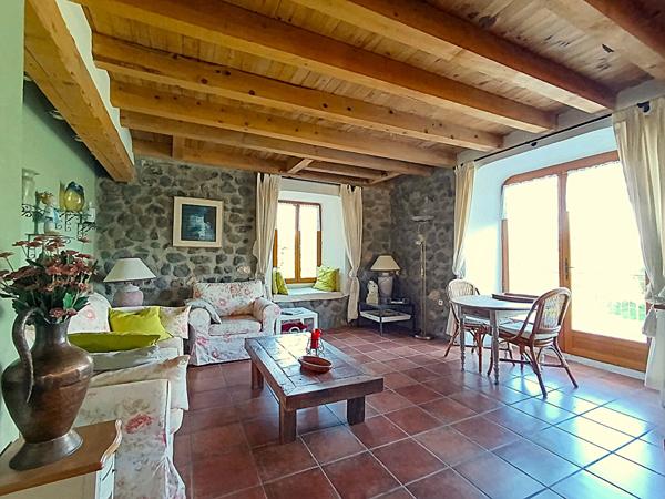 Grande propriété avec piscine à Saint-Arcons-de-Barges